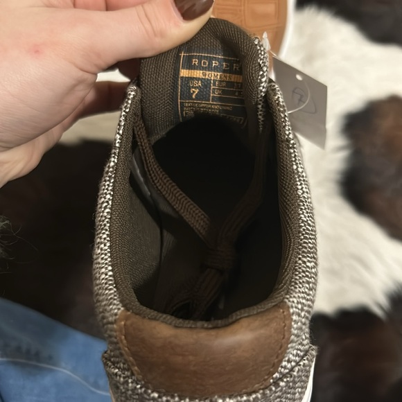 Women’s Roper Shoes - Picture 3 of 8